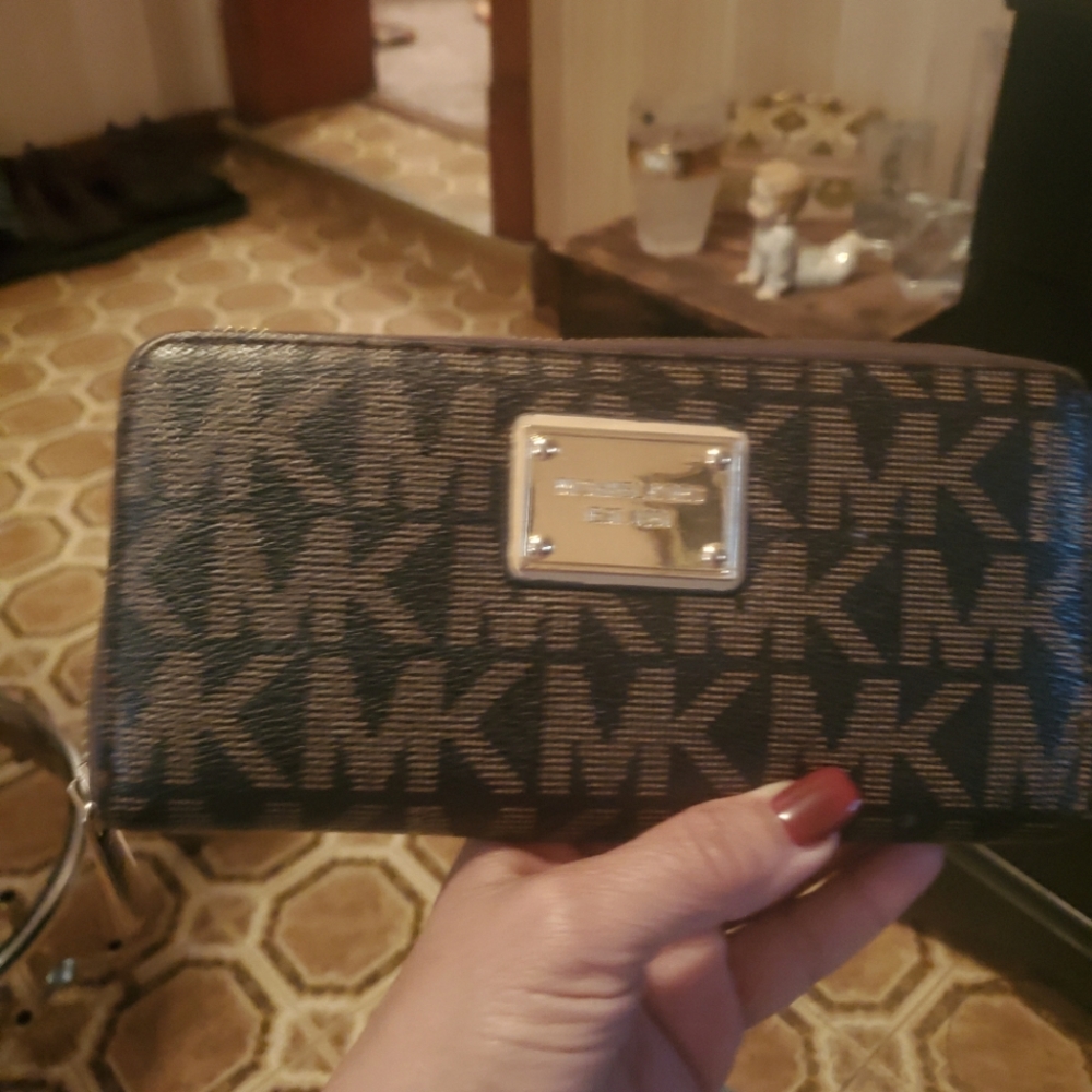 Michael kors wallet